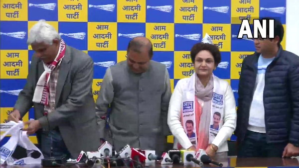 Anju Sehwag joins AAP in Delhi sister of former cricketer Virender Sehwag Anju Sehwag joins AAP in Delhi sister of former cricketer Virender Sehwag