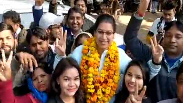 वोट शेयर के मामले में तीसरे नंबर पर 'आप'