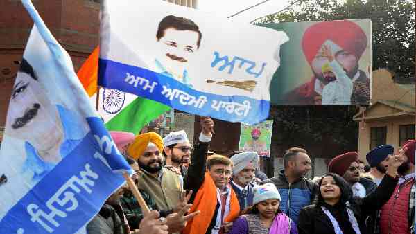 कांग्रेस-बीजेपी को सीटें कम वोट ज्यादा