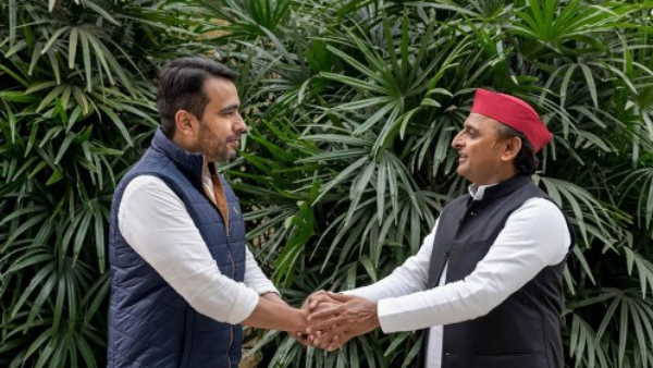 मुलायम-अजीत के बेटे अखिलेश-जयंत 2022 चुनाव में साथ मुलायम-अजीत के बेटे अखिलेश-जयंत 2022 चुनाव में साथ