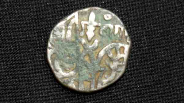 बिलन धातु के सिक्के हैं यह