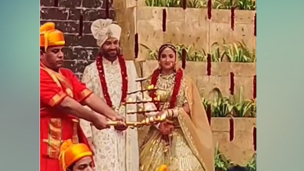 आरती के साथ हुई जयमाला