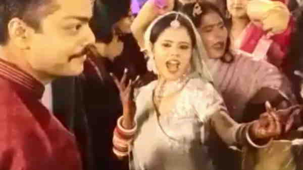 दुल्हन ने किया जबरदस्त डांस