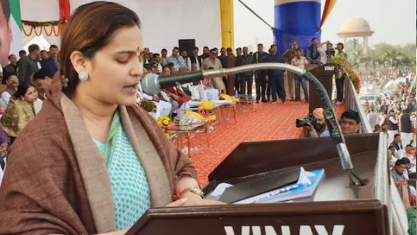 मुलायम परिवार की बहू अपर्णा भी बढांएगी परेशानी 