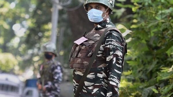 राजपुरा इलाके में सुरक्षाबलों और आतंकियों की मुठभेड़