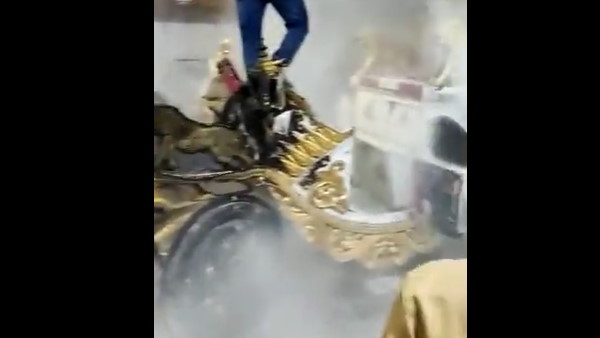 इस तरह पाया गया आग पर काबू