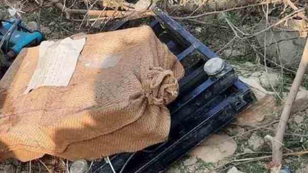 खाली जगह पर फेंक कर चले गए थे सामान