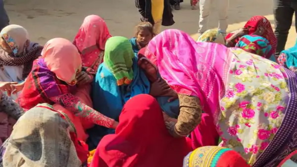 भैंसे ने मालिक मोहनलाल के टक्कर मारी