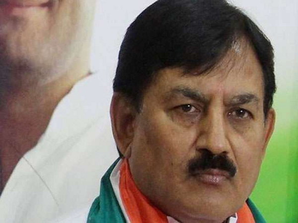 My husband is destroying congress, Reshmaben letter to rahul gandhi, wife of Gujarat Congress Ex State President Bharat Singh Solanki