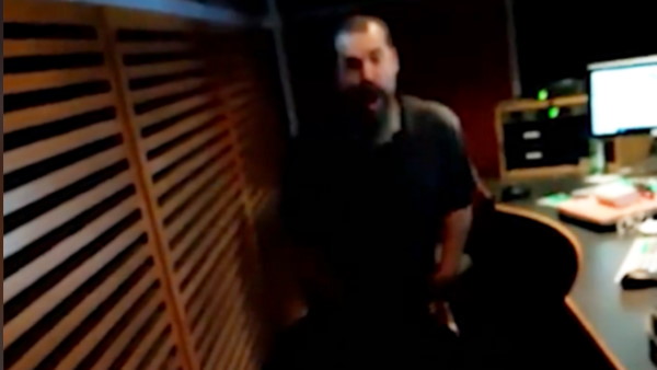 पत्नी ने किया प्रोत्साहित पत्नी ने किया प्रोत्साहित