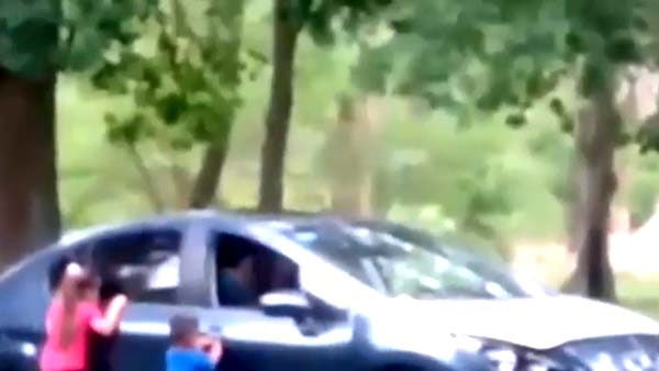 बच्चों की उम्र पांच साल और दो साल