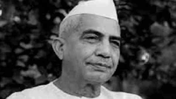 गरीब परिवार में 23 दिसंबर 1902 में हुआ था जन्म