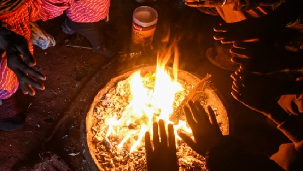 सर्दी ने भी अपना रौद्र रूप दिल्ली में दिखाना शुरू कर दिया है