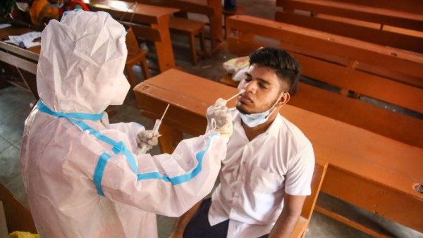 वैक्सीन की बूस्टर डोज भी नहीं रोक सकी संक्रमण वैक्सीन की बूस्टर डोज भी नहीं रोक सकी संक्रमण