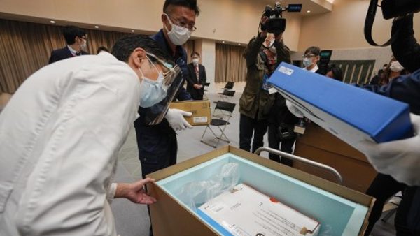 टीका लगाने से भागते अमेरिकी टीका लगाने से भागते अमेरिकी