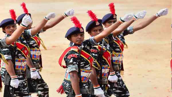 सीआरपीएफ की महिला कर्मियों को दी गई है कठिन ट्रेनिंग
