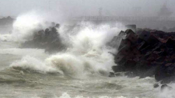 Gujarat: boats sank in the Arabian Sea amid heavy rains, 10 fishermen missing Gujarat: boats sank in the Arabian Sea amid heavy rains, 10 fishermen missing