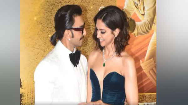 83 प्रीमियर में दीपिका पादुकोण ने पहना स्ट्रैपलेस गाउन