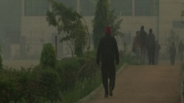 Delhi-NCR Pollution: दिल्ली की हवा में सुधार नहीं, AQI पहुंचा 391, सर्दी ने बढ़ाई टेंशन Delhi-NCR Pollution: दिल्ली की हवा में सुधार नहीं, AQI पहुंचा 391, सर्दी ने बढ़ाई टेंशन