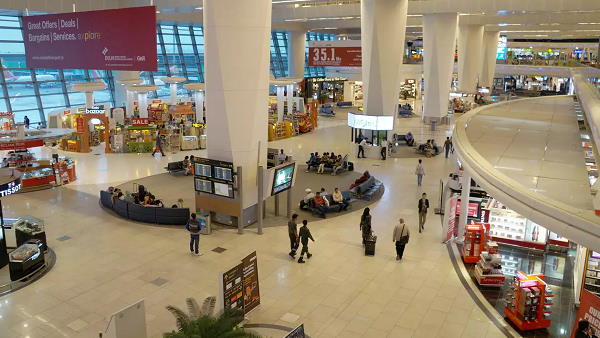 लंदन-एम्स्टर्डम में फैल चुका ओमिक्रॉन का संक्रमण लंदन-एम्स्टर्डम में फैल चुका ओमिक्रॉन का संक्रमण