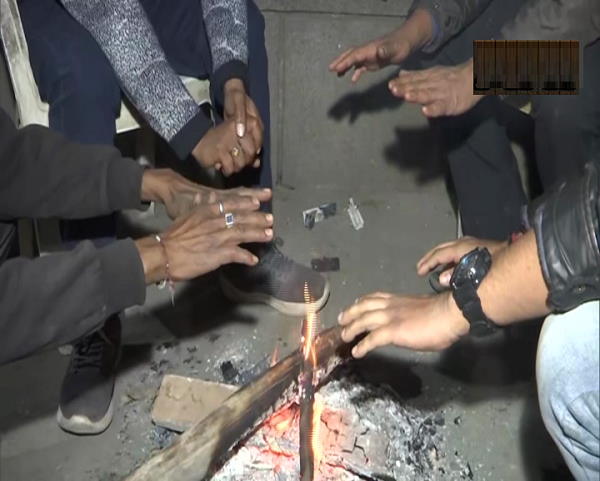 रात में तापमान काफी गिर जाता है