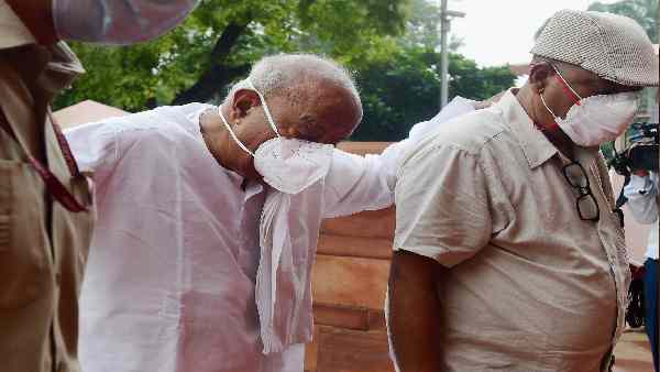 'दिल्ली की गंदी राजनीति में......' 'दिल्ली की गंदी राजनीति में......'