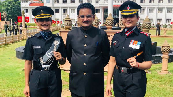 अफसरों बेटियों के पिता का इंटरव्यू अफसरों बेटियों के पिता का इंटरव्यू