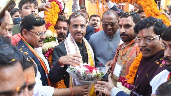 up assembly election 2022 deputy cm dinesh sharma address jan vishwas yatra in hathras up assembly election 2022 deputy cm dinesh sharma address jan vishwas yatra in hathras