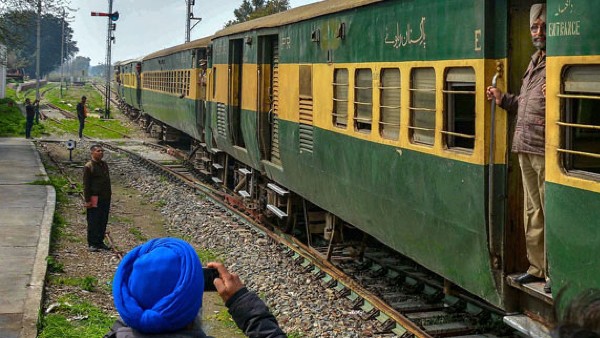 कराची की ओर जा रही थी ट्रेन