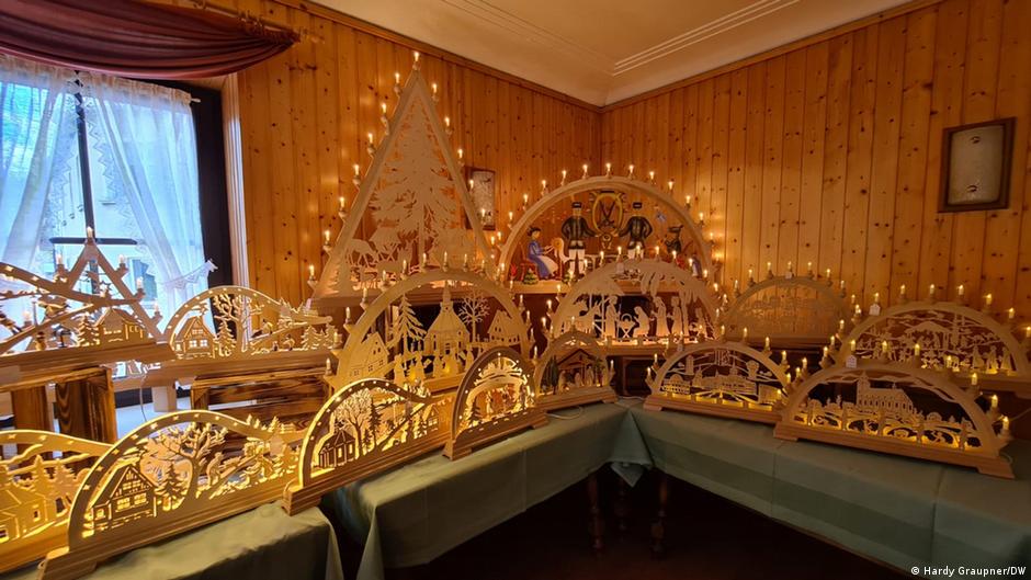 ये मोमबत्ती होल्डर कई साइज में मिलते हैं