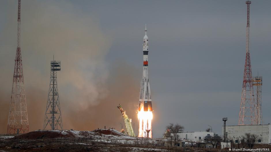 कजाखस्तान के बैकोनूर कॉस्मोड्रोम से मीजावा को लिए उड़ान भरता सोयुज अंतरिक्ष यान कजाखस्तान के बैकोनूर कॉस्मोड्रोम से मीजावा को लिए उड़ान भरता सोयुज अंतरिक्ष यान