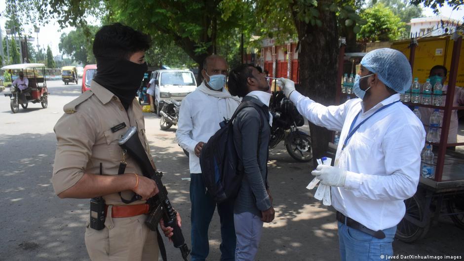 उत्तर प्रदेश में रोजाना संक्रमण के सिर्फ 15-20 मामले पकड़े जा रहे हैं