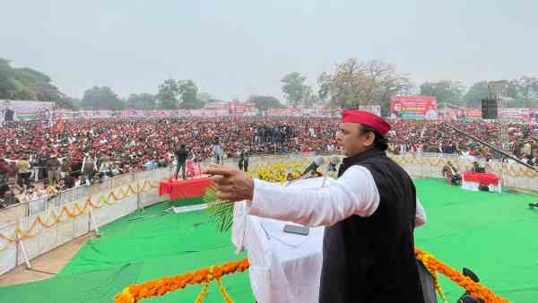 अखिलेश यादव ने बीजेपी पर कसा तंज अखिलेश यादव ने बीजेपी पर कसा तंज