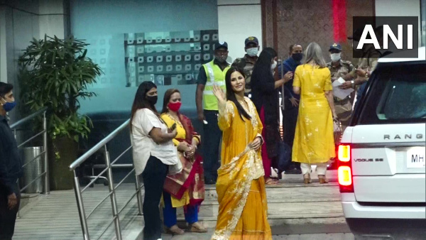 करीब 120 मेहमान भी आए हैं