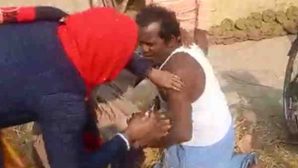 वैक्सीन लगवाने के लिए कर रहा था मना