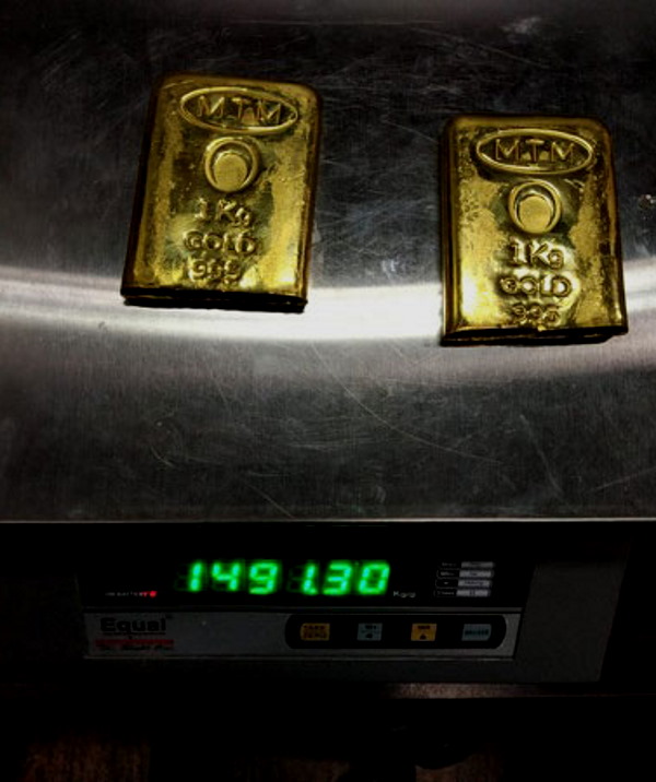 जयपुर एयरपोर्ट पर कैसे पकड़े जाते हैं?