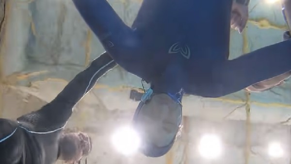 24 मिनट से ज्यादा देर तक पानी के भीतर रोकी सांस 24 मिनट से ज्यादा देर तक पानी के भीतर रोकी सांस