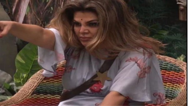 राखी ने नोचे अभिजीत के बाल राखी ने नोचे अभिजीत के बाल