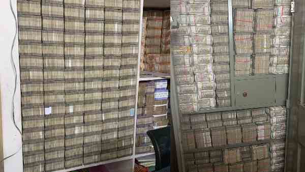 हेटेरो फार्मास्युटिकल समूह में IT ने मारा था छापा, अलमारियों में रखे मिले थे 143 करोड़ हेटेरो फार्मास्युटिकल समूह में IT ने मारा था छापा, अलमारियों में रखे मिले थे 143 करोड़