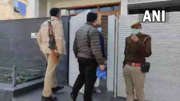 समर्थकों और पार्टी नेताओं की लग गई थी भीड़