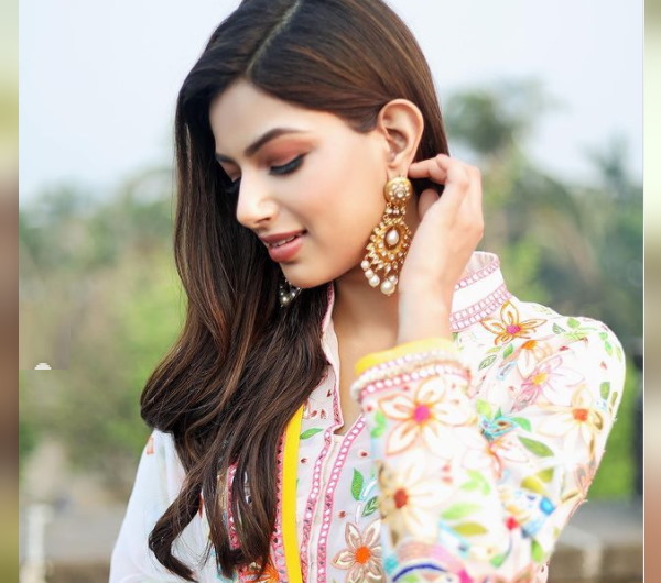 उर्वशी रौतेला जज कर रही थीं प्रति​योगिता