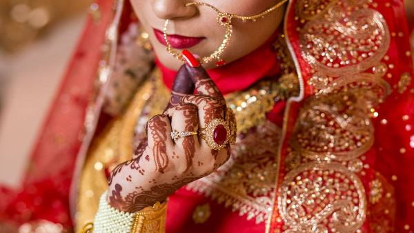 पुलिस ने बारातियों को कराया मुक्त, दहेज के छह लाख वापस