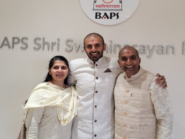 चार पहले छोड़ी नौकरी चार पहले छोड़ी नौकरी