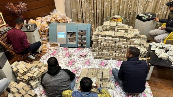 धनकुबेर परिवार पर मां सरस्‍वती भी रही हैं मेहरबान 