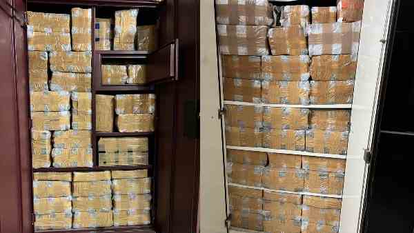 साधारण सा पहनावा और घर में छिपा था कुबेर का खजाना 