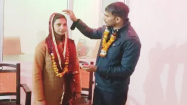 दूल्हा-दुल्हन ने सात जन्मों तक एक-दूसरे का साथ निभाने का वादा किया