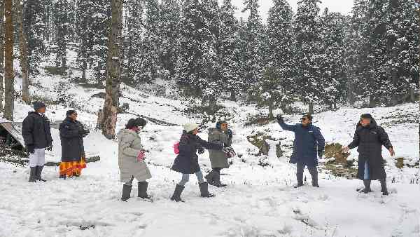 नवंबर में 1.27 लाख से ज्यादा पर्यटक कश्मीर पहुंचे