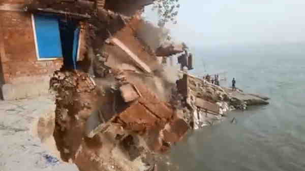 Katihar: school demolished in Ganga video Katihar: school demolished in Ganga video
