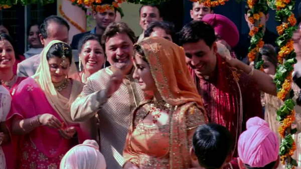 फिल्म नमस्ते लंदन में पहना था नारंगी रंग का लहंगा