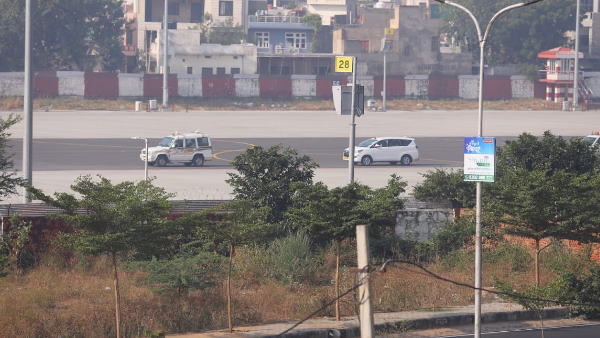 जयपुर रवाना हुए कैटरीना और विक्की